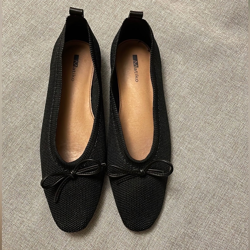 ANTHROPOLOGIE black Matiko ballet flats.  Size 38.
